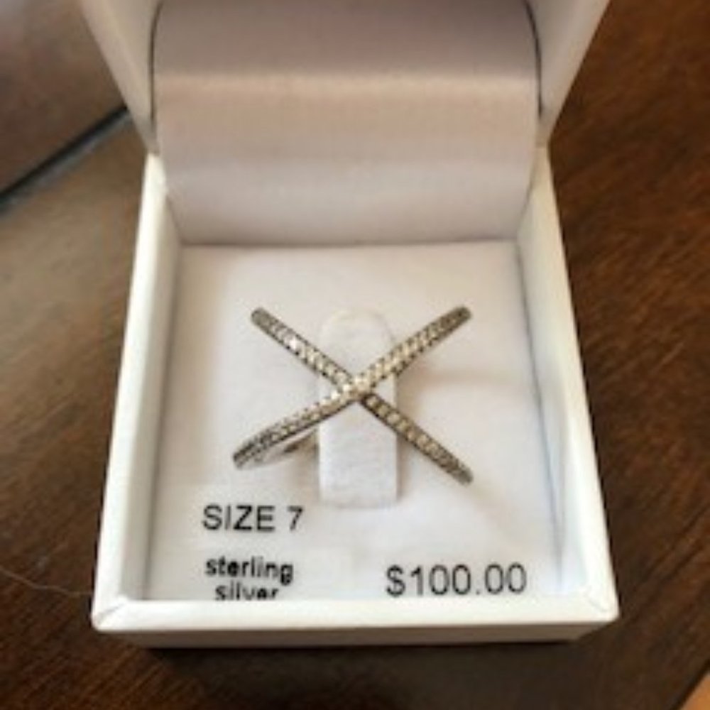 STERLING SILVER  CRISSCROSS RING